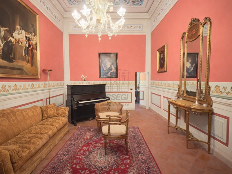 Appartamento in Vendita a Lucca, zona Centro storico, 1'880'000&euro;, 380 m²