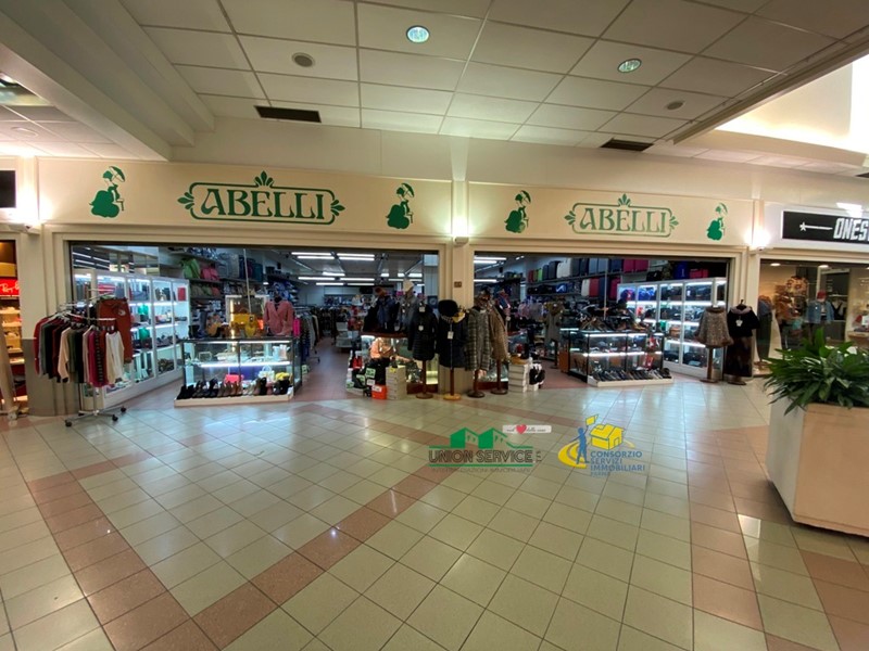 Immobile commerciale in Vendita a Collecchio, 290'000&euro;, 280 m²