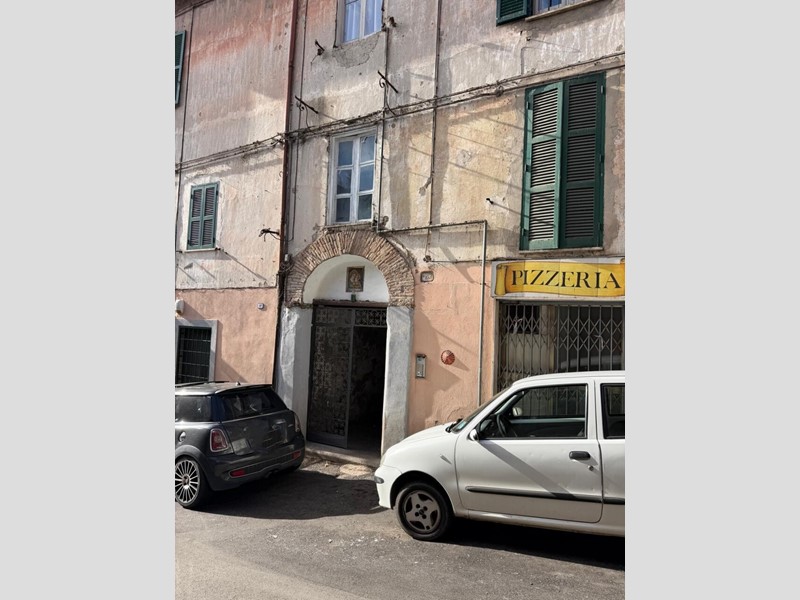 Quadrilocale in Vendita a Morlupo, 109'000&euro;, 110 m²