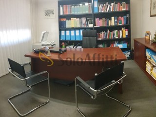 Ufficio in Affitto a Legnago, zona Centro storico, 350&euro;, 25 m²