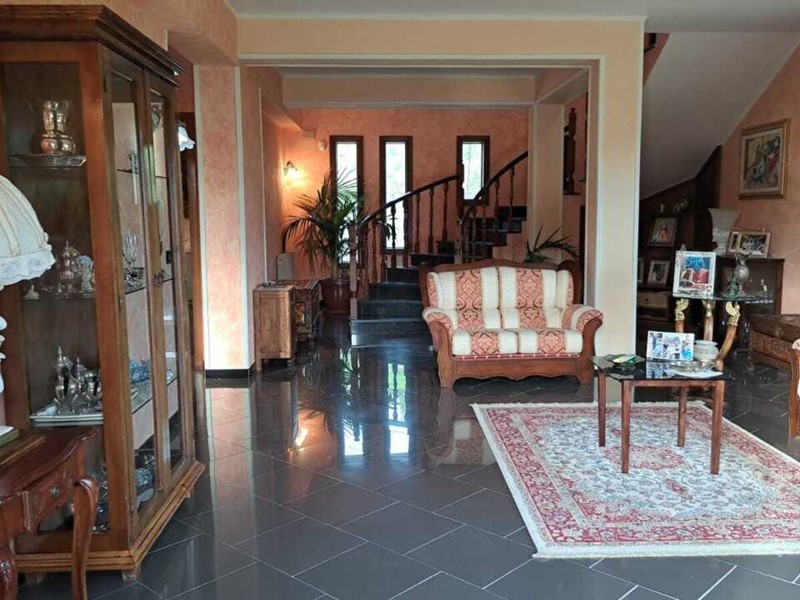 Villa in Vendita a Bova Marina, 370'000&euro;, 260 m²