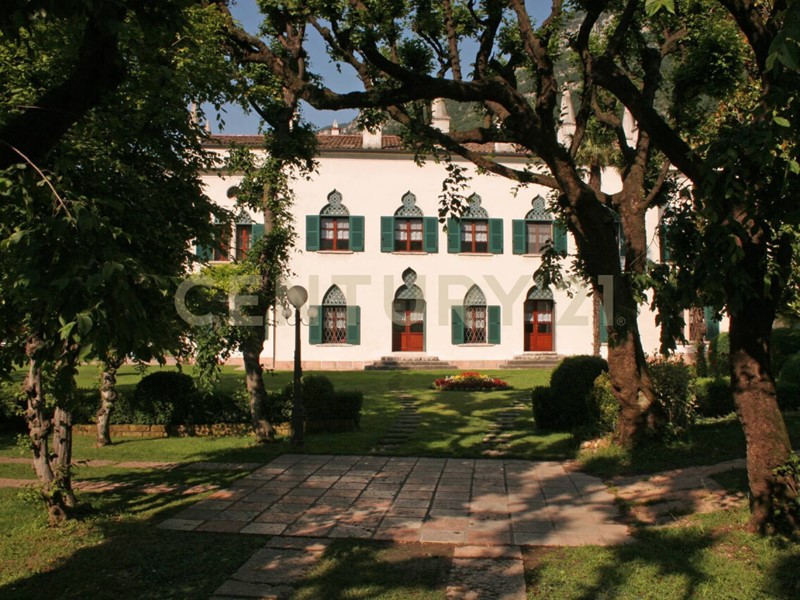 Casa Indipendente in Vendita a Brentino Belluno, 1'900'000&euro;, 1163 m², arredato, con Box