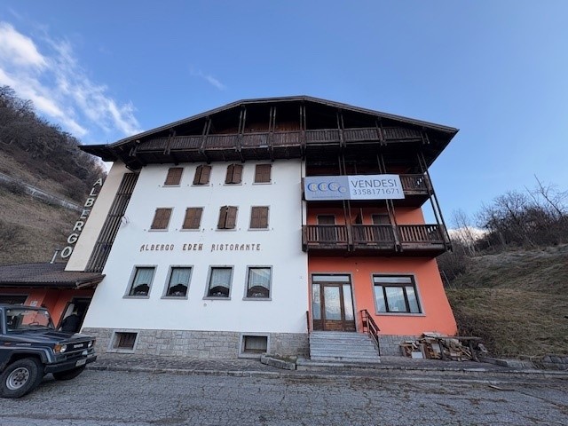 Attività commerciale in Vendita a Sella Giudicarie, 808 m²