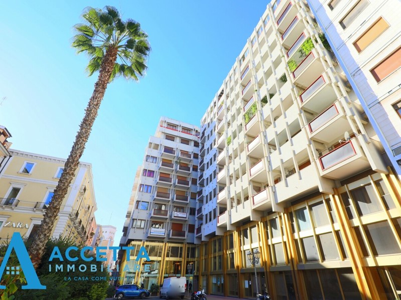 Quadrilocale in Vendita a Taranto, zona Borgo, 470'000&euro;, 179 m²