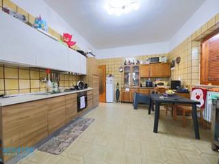 Trilocale in Vendita a Taranto, zona San Vito, 110'000&euro;, 102 m²