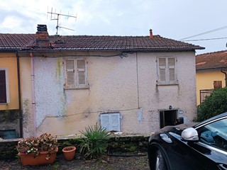 Casa Indipendente in Vendita a Fivizzano, zona Collecchia, 65'000&euro;, 90 m²