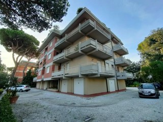Trilocale in Vendita a Massa, zona Ronchi, 330'000&euro;, 90 m²