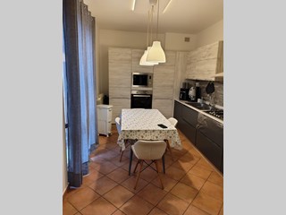 Appartamento in Vendita a Massa, zona Marina di Massa, 310'000&euro;, 120 m², arredato, con Box