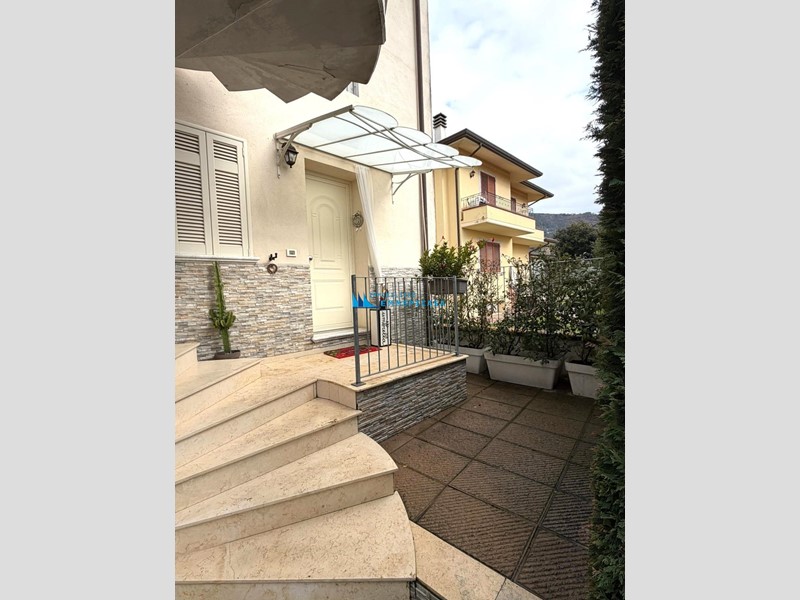 Villetta a schiera in Vendita a Montignoso, 390'000&euro;, 150 m², arredato