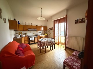 Appartamento in Vendita a Vinci, zona Sovigliana, 260'000&euro;, 110 m², con Box