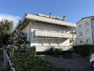 Quadrilocale in Vendita a Massa, zona Ronchi, 240'000&euro;, 80 m², arredato