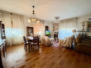 Quadrilocale in Vendita a Massa, 205'000&euro;, 121 m², arredato
