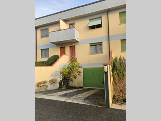 Villetta a schiera in Vendita a Massa, 290'000&euro;, 137 m², arredato, con Box