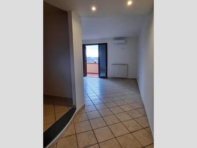 Appartamento in Vendita a Montopoli in Val d'Arno, zona San Romano, 195'000&euro;, 100 m², con Box