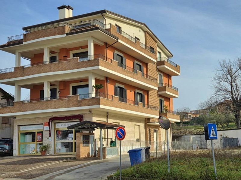 Quadrilocale in Vendita a Mirabella Eclano, 140'000&euro;, 82 m²