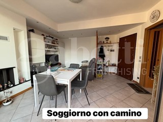 Appartamento in Vendita a Erba, 98'000&euro;, 65 m²