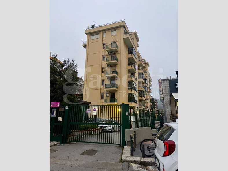 Trilocale in Vendita a Palermo, 250'000&euro;, 114 m²