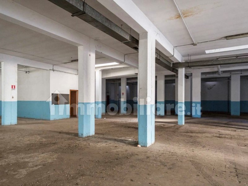 Magazzino in Vendita a Roma, 399'000&euro;, 934 m²