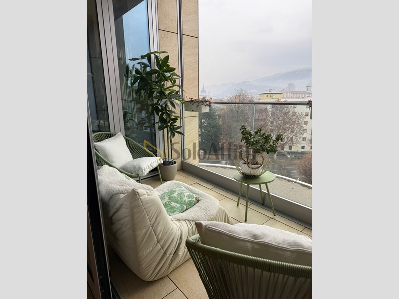 Trilocale in Affitto a Brescia, 1'300&euro;, 70 m², arredato, con Box