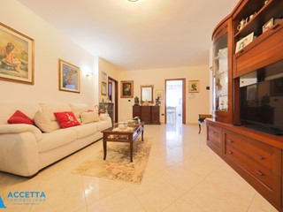 Quadrilocale in Vendita a Taranto, zona Tre Carrare - Battisti, 175'000&euro;, 116 m²