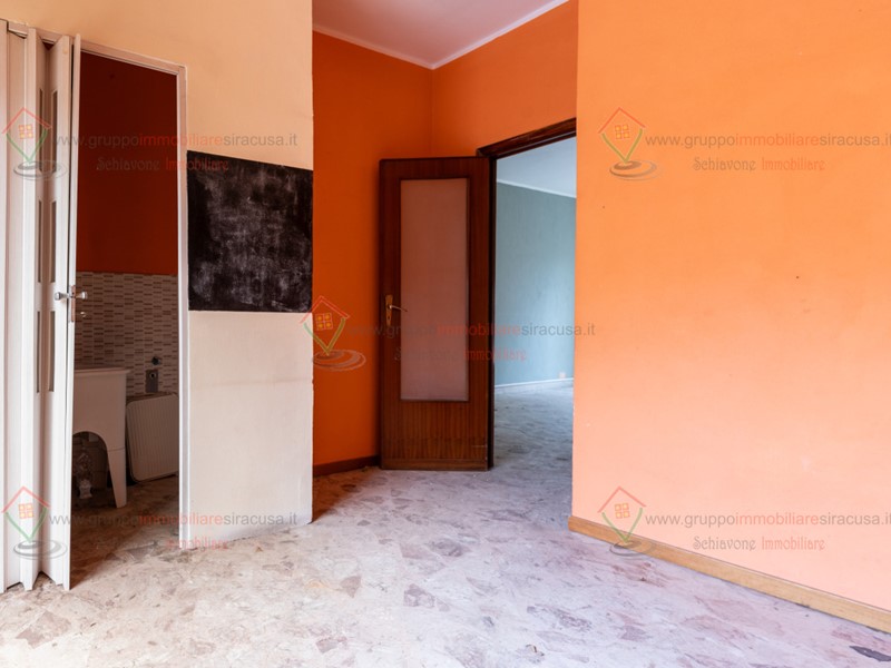 Appartamento in Vendita a Siracusa, zona Teracati Grotticelle, 105'000&euro;, 105 m²