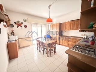 Trilocale in Vendita a Taggia, zona Arma Di Taggia, 180'000&euro;, 80 m², arredato