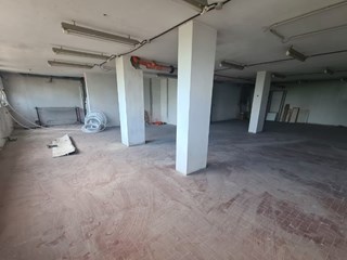Magazzino in Affitto a Zinasco, zona Centro, 480&euro;, 130 m²