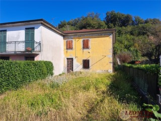 Casa Semi Indipendente in Vendita a Filattiera, 60'000&euro;, 150 m²