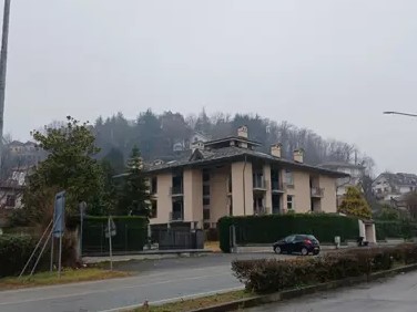 Appartamento in Vendita a Cuorgnè, 96'000&euro;, 185 m²