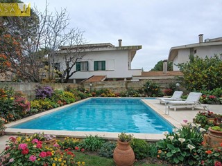 Appartamento in Vendita a Teramo, 270'000&euro;, 210 m²