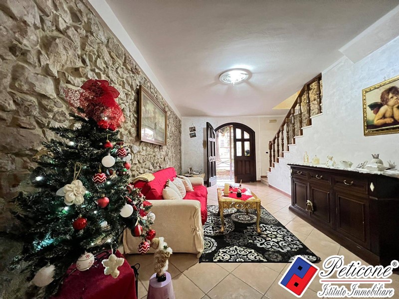 Appartamento in Vendita a Fondi, 165'000&euro;, 140 m²