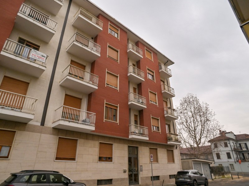 Trilocale in Vendita a Carmagnola, 99'000&euro;, 77 m², con Box