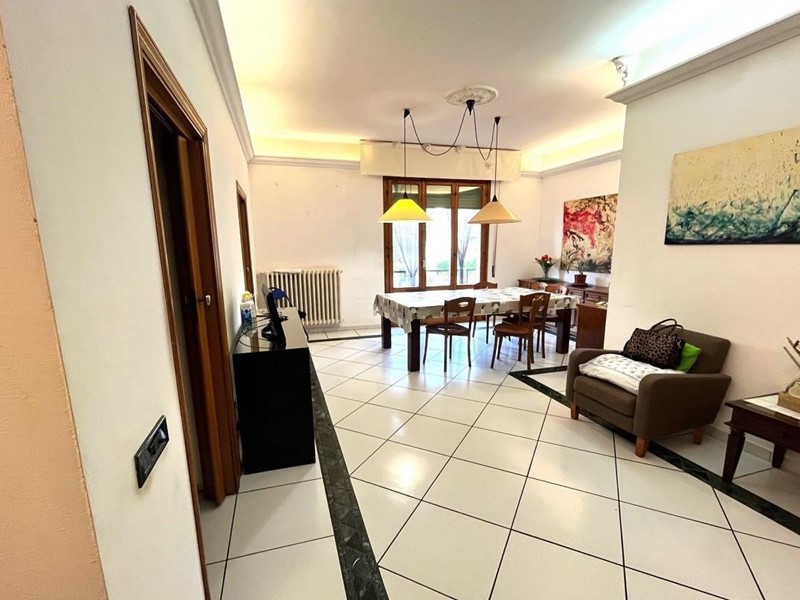 Appartamento in Vendita a Gambassi Terme, zona Badia a Cerreto, 160'000&euro;, 108 m², con Box