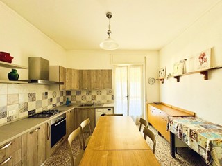 Quadrilocale in Affitto a Camaiore, zona Lido di Camaiore, 1'800&euro;, 70 m², arredato