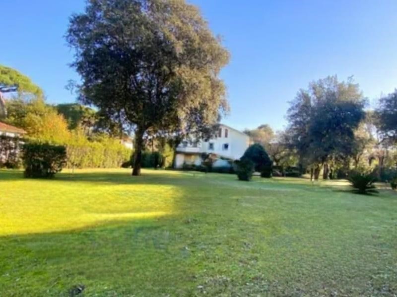 Villa in Vendita a Massa, zona Poveromo, 1'600'000&euro;, 350 m²
