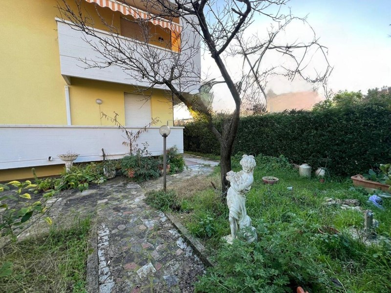 Quadrilocale in Vendita a Viareggio, 250'000&euro;, 70 m²
