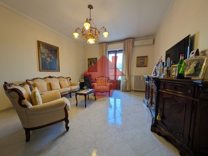 Appartamento in Vendita a Vinci, zona Sovigliana, 315'000&euro;, 150 m², arredato, con Box