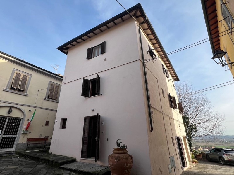 Appartamento in Vendita a Santa Maria a Monte, zona Montecalvoli Alto, 110'000&euro;, 90 m²