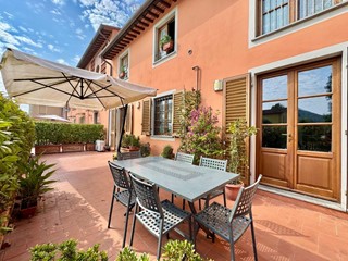 Appartamento in Vendita a Lucca, zona Sant'Angelo In Campo, 238'000&euro;, 90 m²