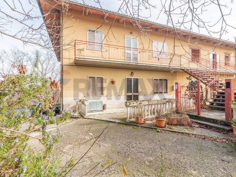Quadrilocale in Vendita a Semproniano, 70'000&euro;, 139 m²