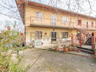 Quadrilocale in Vendita a Semproniano, 70'000&euro;, 139 m²