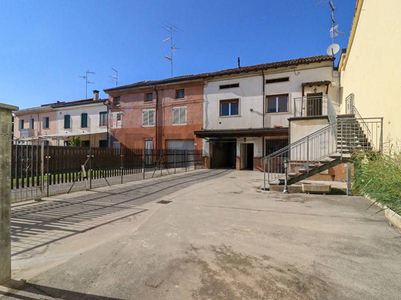 Quadrilocale in Vendita a Boretto, 125'000&euro;, 116 m²