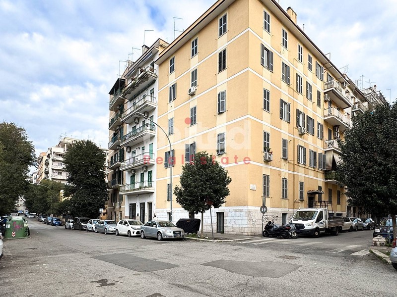 Bilocale in Vendita a Roma, 199'000&euro;, 72 m²