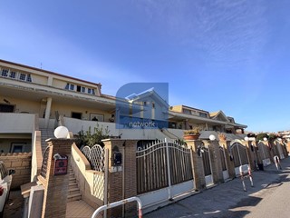 Trilocale in Vendita a Pomezia, 150'000&euro;, 80 m²