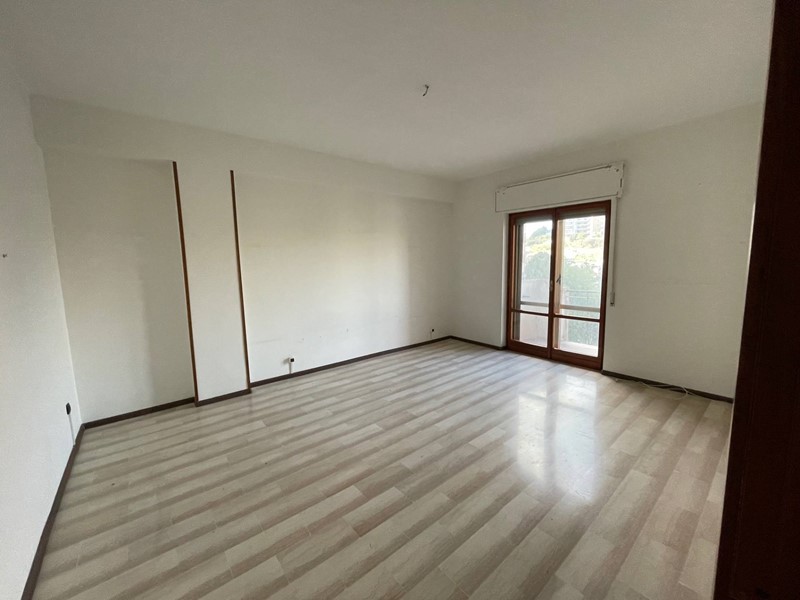 Trilocale in Vendita a Catanzaro, 70'000&euro;, 114 m²