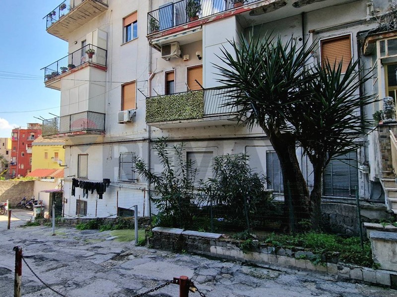Trilocale in Vendita a Napoli, 235'000&euro;, 85 m²