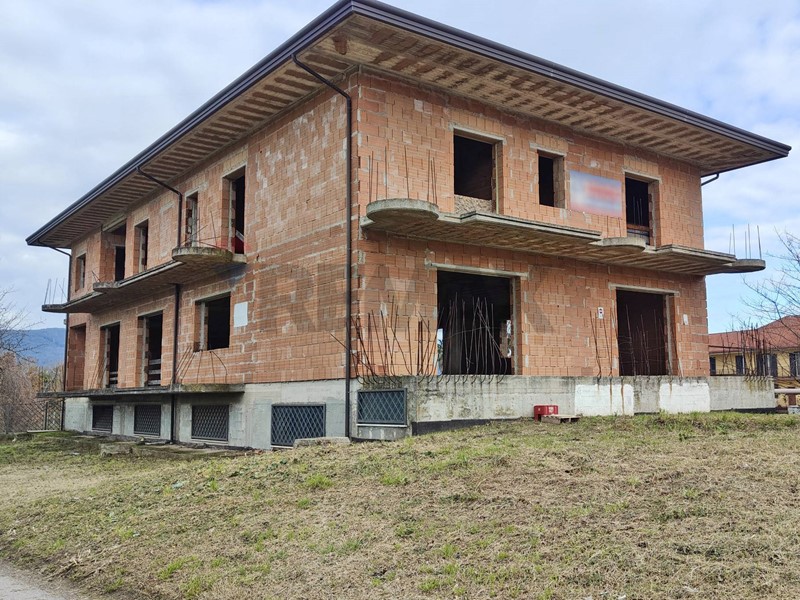 Appartamento in Vendita a Telese Terme, 340'000&euro;, 790 m², con Box
