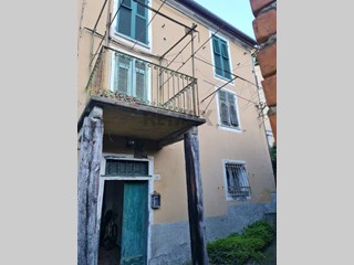 Appartamento in Vendita a Deiva Marina, 80'000&euro;, 90 m²