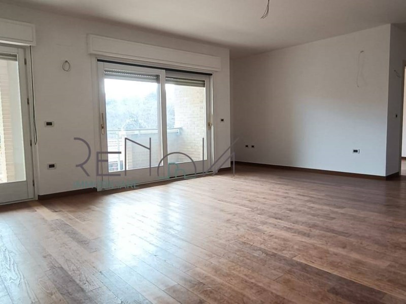 Appartamento in Vendita a Teramo, 330'000&euro;, 200 m²