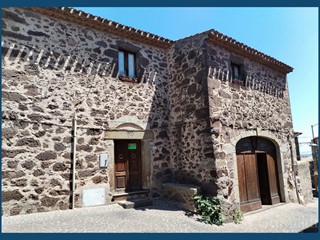 Trilocale in Vendita a Seneghe, 78'000&euro;, 145 m², con Box